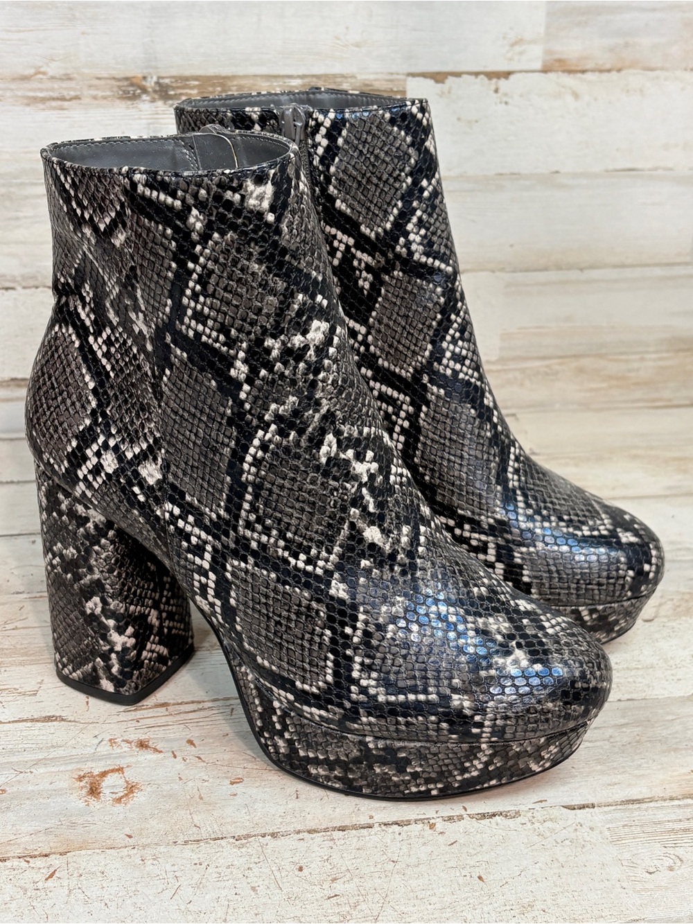 STEVE MADDEN Black Snake Skin Textured Women's Chunky Ankle Boots Side Zip Sz 8